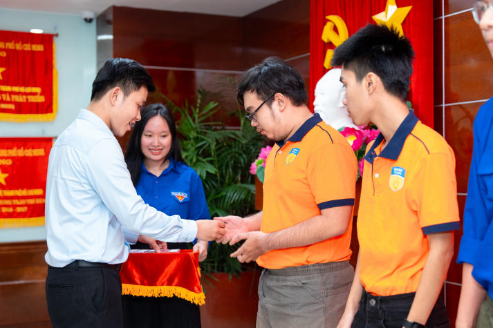 Lễ kết nạp Đoàn viên HUTECH: Bồi đắp lý tưởng, lan tỏa tinh thần trách nhiệm của tuổi trẻ 39