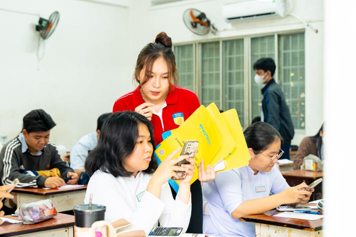 HUTECH Scholarship Tour 2025: HUTECH tiếp tục trao 36 suất học bổng trị giá 25% học phí toàn khóa cho học sinh 03 trường THPT 115