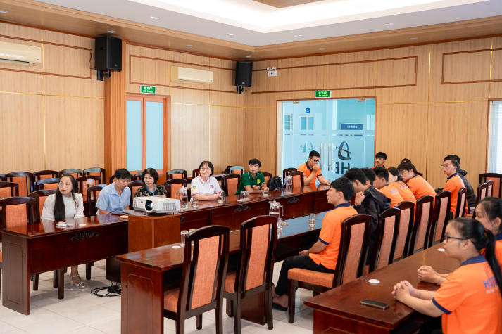 Sinh viên Viện Khoa học Ứng dụng tiếp cận công nghệ IoT trong nuôi trồng nấm và rau sạch 17