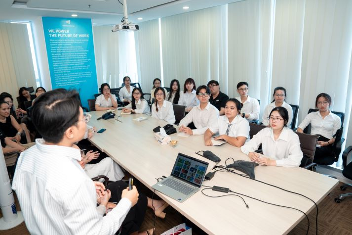 Trải nghiệm tại SSI và Manpower, sinh viên Khoa Tiếng Anh mở rộng tầm nhìn trong lĩnh vực Tài chính - Nhân sự 68