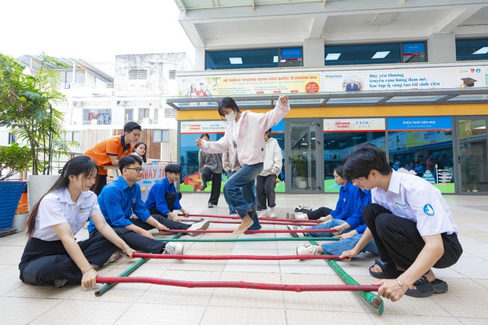 Không khí xuân ngập tràn với chương trình “Xuân Đất Việt” của Khoa Quản trị kinh doanh 42