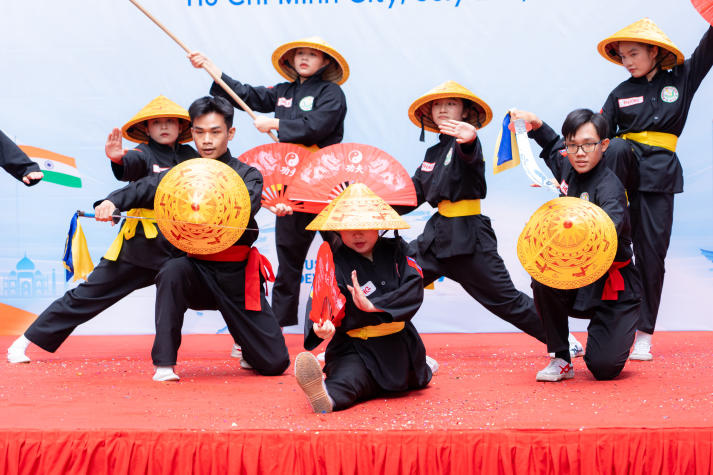 [Video] Sinh viên HUTECH “chạm” vào đa sắc văn hóa tại HUTECH Global Festival 2025 149
