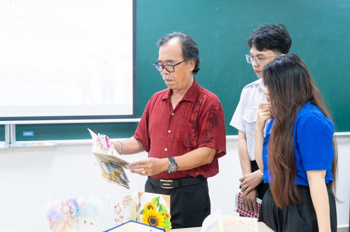 [Ảnh] Sáng tạo và tri ân: Cuộc thi thiết kế thiệp 20/11 của Khoa Kiến trúc - Mỹ thuật HUTECH 61