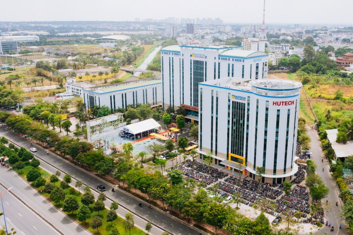 Tân sinh viên Quản trị kinh doanh và Marketing HUTECH được chủ động chọn cơ sở học tập từ khóa 2026 33