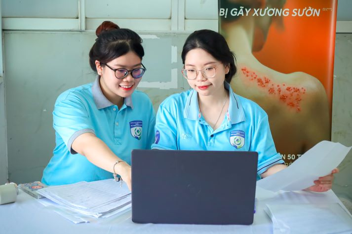 Sinh viên Khoa Điều dưỡng - Kỹ thuật y học trao yêu thương, lan tỏa trách nhiệm đến cộng đồng 80