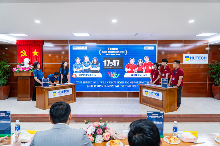 Chung kết I-HUTECH Debate Championship 2025: Tỏa sáng tư duy phản biện và bản lĩnh sinh viên HUTECH 133