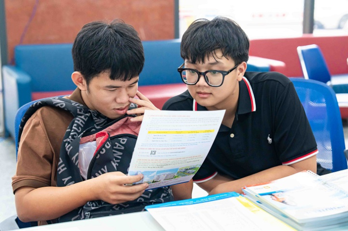 Thông tin tuyển sinh Đại học chính quy năm 2025 của HUTECH 180