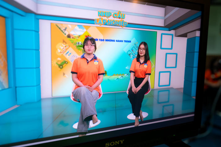 Sinh viên Quan hệ công chúng “bước vào hậu trường” sản xuất chương trình truyền hình trực tiếp tại HTV 106