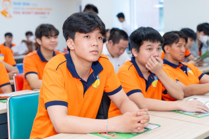 Sinh viên Khoa Xây dựng HUTECH tìm hiểu giải pháp chống thấm công nghệ Việt 101