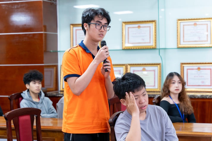 Sinh viên ngành Thiết kế đồ họa HUTECH tìm hiểu về tính mỹ thuật trong ngành Công nghệ sáng tạo 70