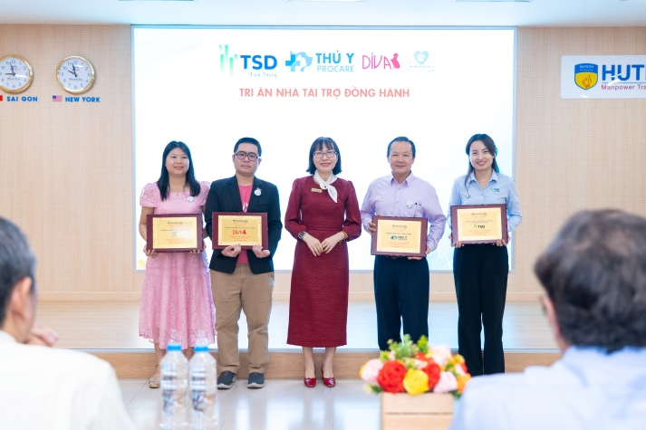 [Video] Sinh viên Khoa Thú y - Chăn nuôi toả sáng bản lĩnh nghề nghiệp tại Chung kết “Tôi là bác sĩ Thú y” 2025 35