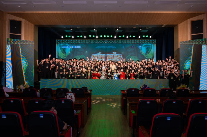 Sinh viên HUTECH thắp sáng niềm tự hào Việt qua chuỗi đồ án nghệ thuật hoành tráng 324