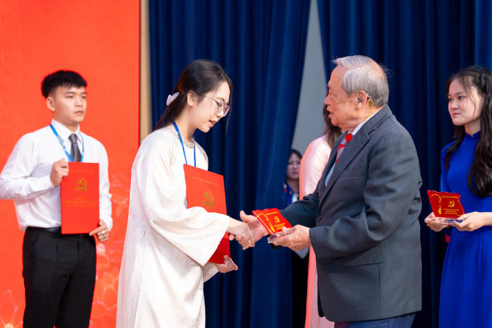 HUTECH vinh danh 269 Thanh niên tiên tiến, lan tỏa tinh thần học tập và làm theo gương Bác năm 2026 90