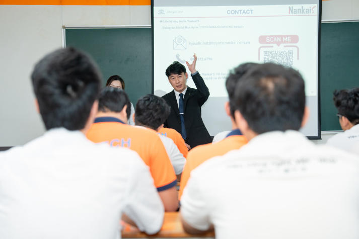 Sinh viên Công nghệ kỹ thuật ô tô VJIT tìm hiểu cơ hội nghề nghiệp tại Nhật Bản cùng Toyota Nankai’S 44
