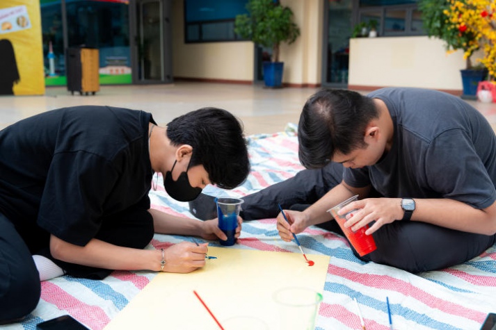 Sinh viên HUTECH tự tay thực hiện Dự án cộng đồng ý nghĩa “Tô màu bảng hiệu, kết nối yêu thương” 59