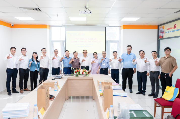 Tư duy pháp lý gắn liền thực tế được thể hiện tại buổi bảo vệ luận văn Thạc sĩ ngành Luật kinh tế 75