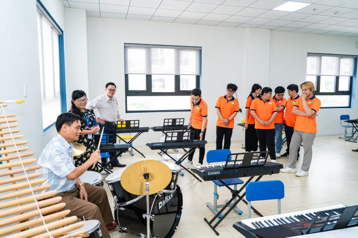 Sinh viên ngành Quản lý tài nguyên và môi trường khám phá mô hình phát triển bất động sản xanh tại BCONS 23