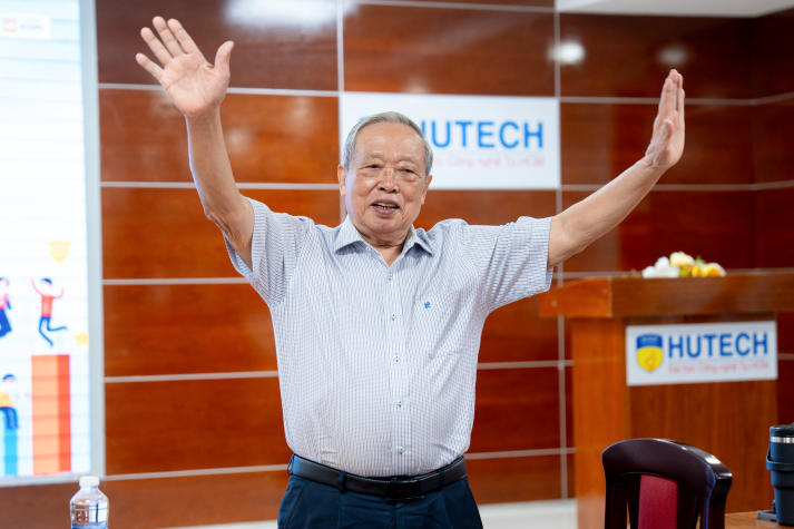 HUTECH trao học bổng “Dám ước mơ - Chạm thành công”, tiếp sức sinh viên vươn lên năm học 2025-2026 24