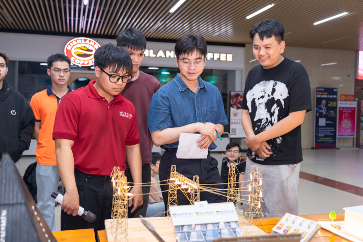 [Video] Sinh viên HUTECH sáng tạo mô hình ánh sáng độc đáo, chinh phục SmartLight Challenge 2026 36