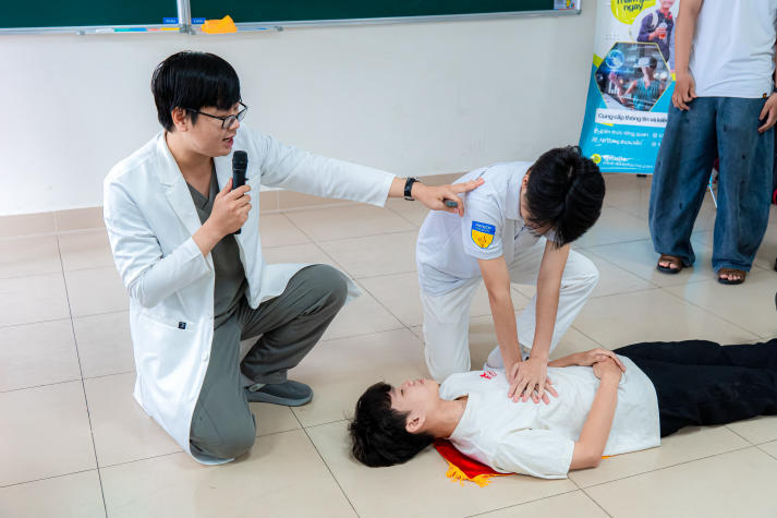 Sinh viên VJIT trang bị kiến thức và kỹ năng bảo vệ sức khỏe, phòng ngừa đột quỵ 56