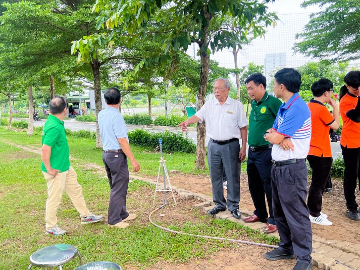 Sinh viên Viện Khoa học Ứng dụng tạo mảng xanh cho khuôn viên Hitech Park Campus 72