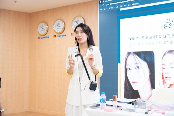 [Video] Giao lưu cùng chuyên gia Hàn Quốc, sinh viên Viện Khoa học Ứng dụng cùng học, cùng đẹp theo chuẩn K-Beauty 49