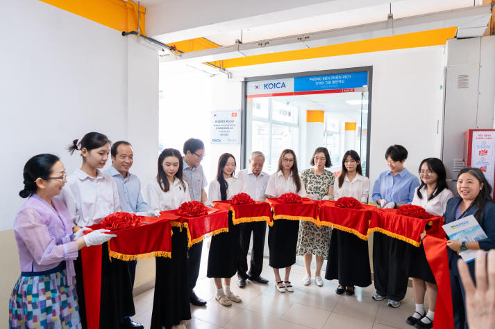 HUTECH enhances Korean language learning experience with international standard “K-VOICE” Interpretation and Translation Lab 83