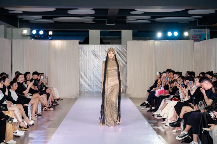 [Video] Sinh viên Thiết kế thời trang HUTECH “trình làng” loạt đồ án tốt nghiệp với nhiều ý tưởng độc đáo 453