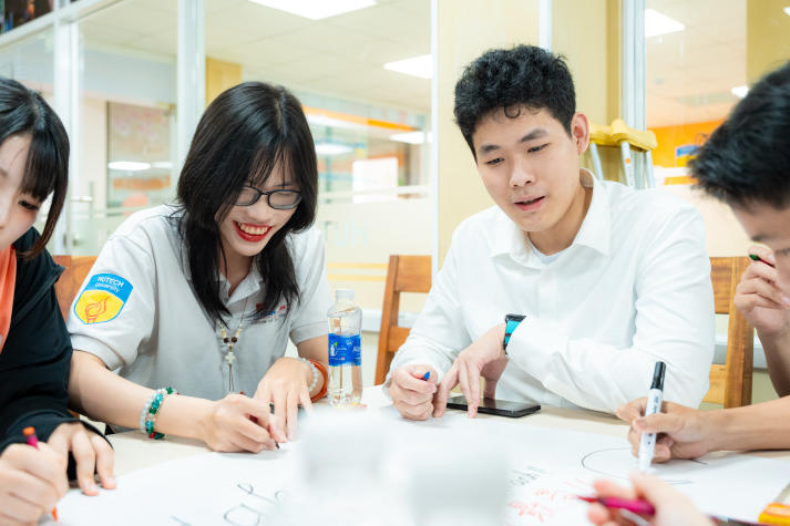 Sinh viên Đại học Kagawa trải nghiệm văn hóa và mở rộng tư duy hội nhập cùng sinh viên viên HUTECH 63