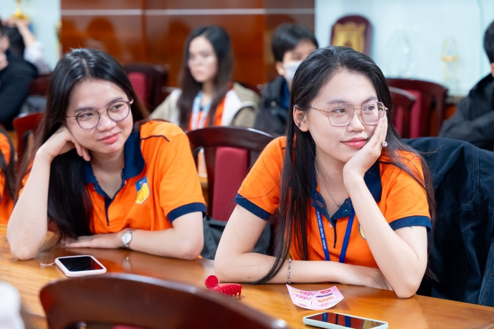 [Ảnh] Sinh viên Khoa Marketing - Kinh doanh quốc tế khám phá tiềm năng AI trong kỷ nguyên số 18