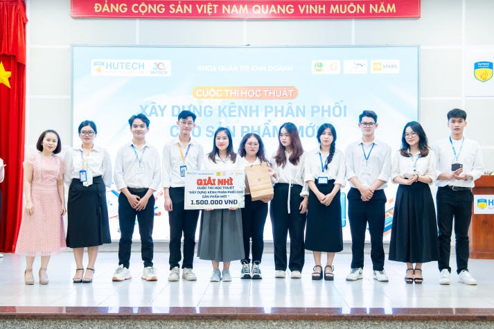 Sinh viên Khoa Quản trị kinh doanh sáng tạo ý tưởng xây dựng kênh phân phối cho sản phẩm mới 130