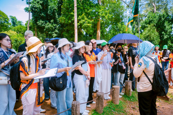 HUTECH students grow through international field trip to Cambodia 19