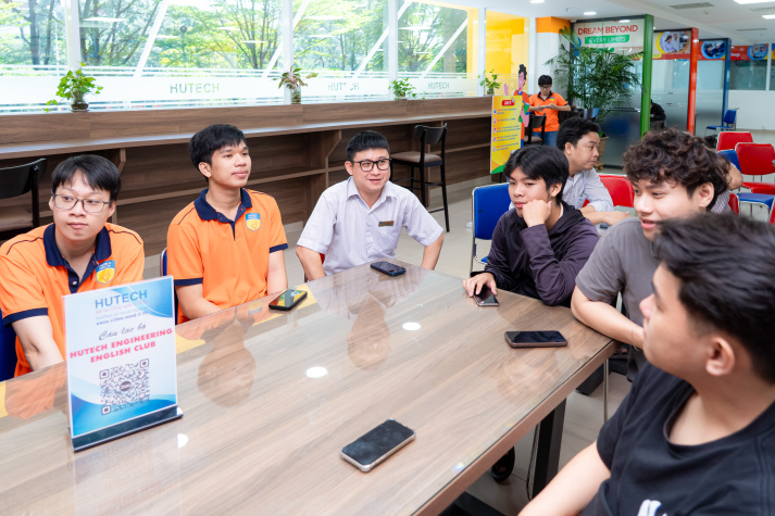 Sinh viên Trường Kỹ thuật HUTECH mở rộng hành trình khám phá công nghệ cùng loạt sân chơi mới 92