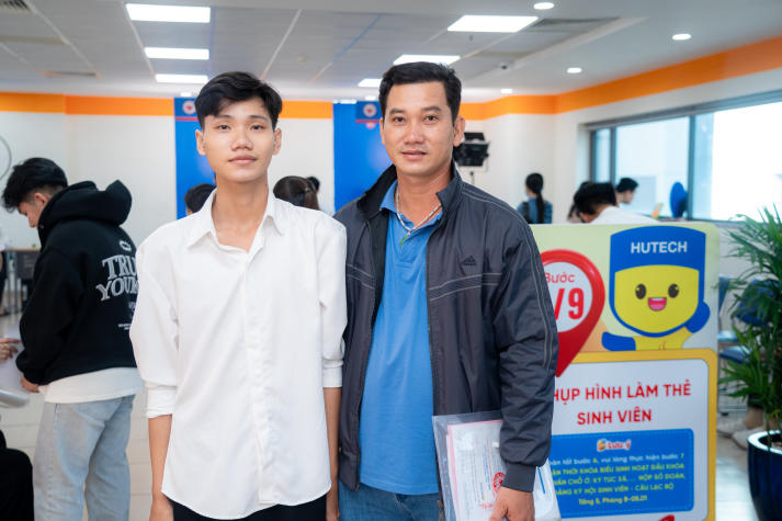 [Video] Đông đảo phụ huynh đồng hành cùng tân sinh viên nhập học tại HUTECH 58