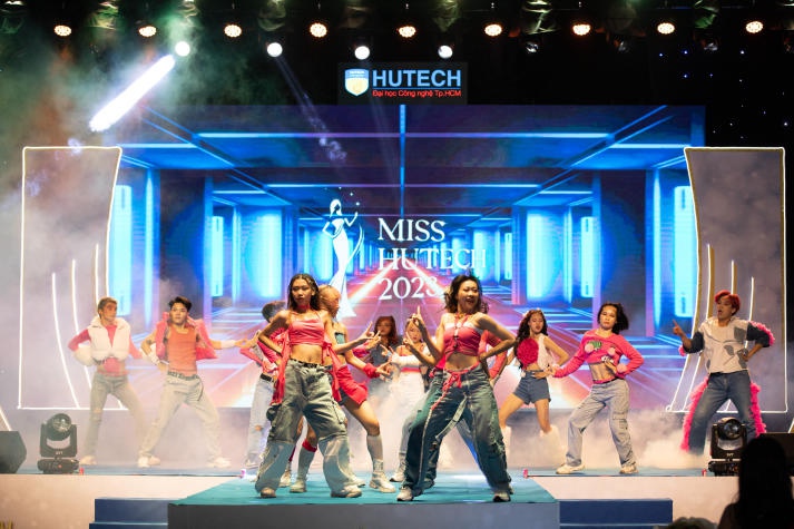 Trải nghiệm học theo kiểu “độc lạ” cùng sinh viên HUTECH tại loạt sân chơi “cực chất” 100