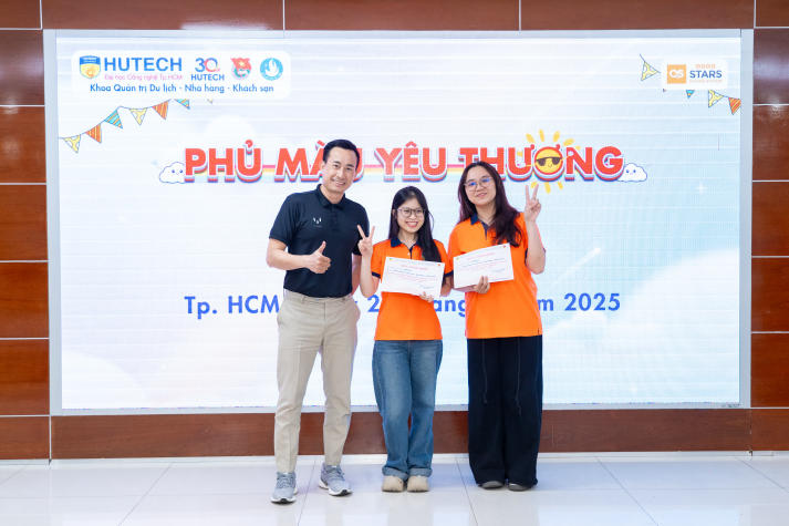 Khoa Quản trị Du lịch - Nhà hàng - Khách sạn lan tỏa yêu thương qua từng chú heo đất 110