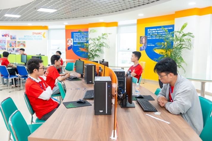 [Ảnh] Gần 1000 thí sinh bước vào chuỗi thử thách công nghệ tại OLP’25, OlpAI’25, Procon’25 và ICPC Asia HCMC 2025 104