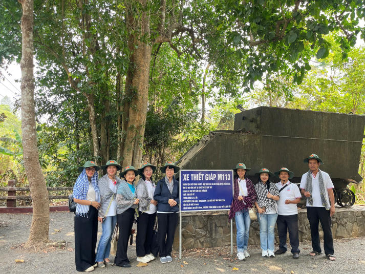 Theo dấu chân lịch sử, bồi đắp trách nhiệm cống hiến cùng Đảng viên Chi bộ 7 HUTECH 37