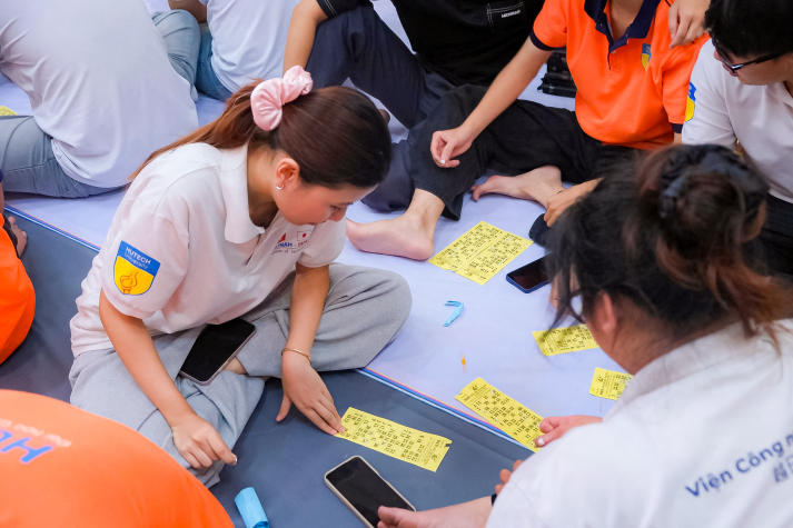 “Bát cháo đêm đông” - Hơi ấm yêu thương từ tuổi trẻ Viện Công nghệ Việt - Nhật HUTECH 70