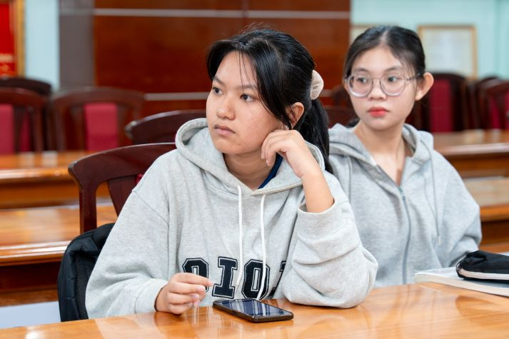 Trang bị nền tảng nghiên cứu khoa học cho sinh viên Khoa Hàn Quốc học HUTECH 36