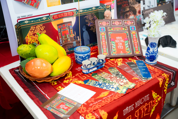 Sinh viên Thiết kế đồ họa kể chuyện sáng tạo qua những trang artbook 75