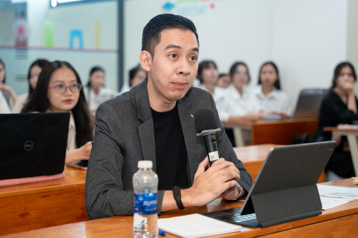Pitching trước doanh nghiệp, sinh viên Quan hệ công chúng thử sức với bài toán truyền thông thực tế 64