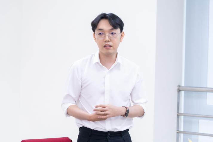 Nhiều đề tài thể hiện xu hướng tiếp thị hiện đại tại buổi bảo vệ luận văn/đề án Thạc sĩ ngành Marketing 52