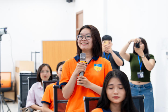 ​[Video] Sinh viên Truyền thông đa phương tiện “nhập vai” thành host livestream chuyên nghiệp trong chuyến đi đến G.DJS 73