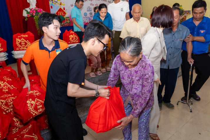 Hành trình lan tỏa mùa xuân yêu thương của Khoa Tài chính - Thương mại 77