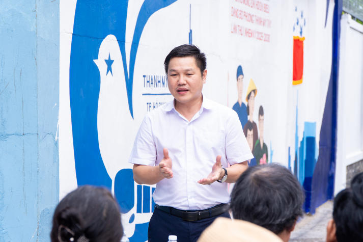 Mùa hè xanh HUTECH 2025: Gặp gỡ gia đình có công với cách mạng và xây dựng không gian sống an toàn - sạch - đẹp 69