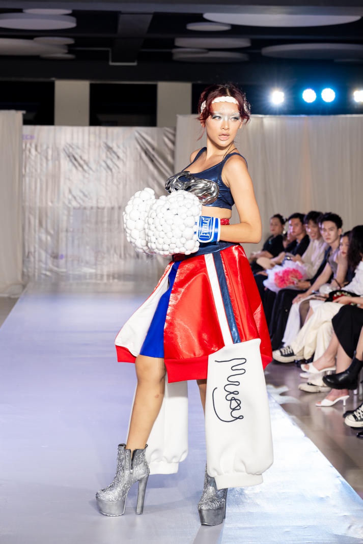 [Video] Sinh viên Thiết kế thời trang HUTECH “trình làng” loạt đồ án tốt nghiệp với nhiều ý tưởng độc đáo 316