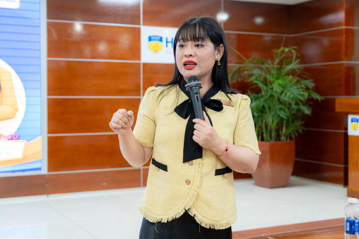 Sinh viên Khoa KHXH&QHCC “bỏ túi” bí quyết giao tiếp và ứng xử chuyên nghiệp 14