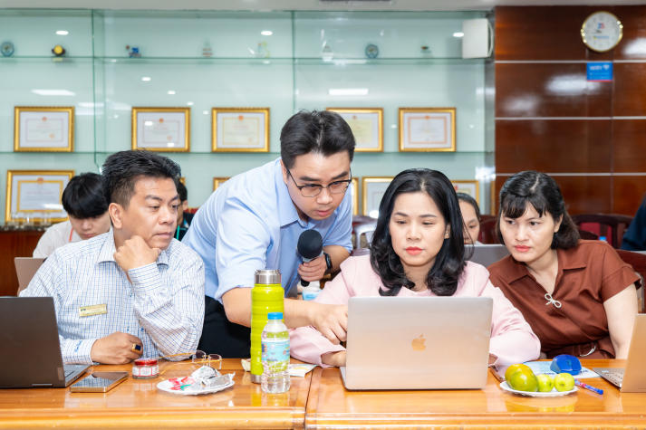 Không chỉ là công cụ, AI đang trở thành “trợ lý” mới của giảng viên Khoa Tài chính - Thương mại 60
