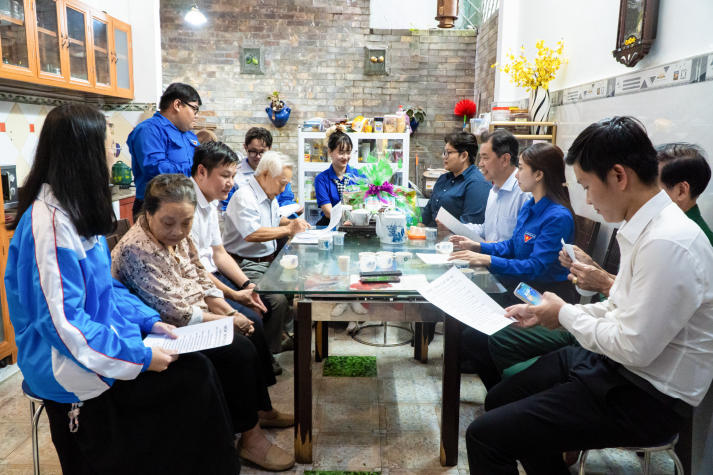 Mùa hè xanh HUTECH 2025: Gặp gỡ gia đình có công với cách mạng và xây dựng không gian sống an toàn - sạch - đẹp 49